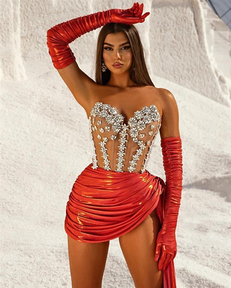 Vẻ đẹp nóng bỏng không góc chết, cuộc sống xa hoa của siêu mẫu 19 tuổi-14