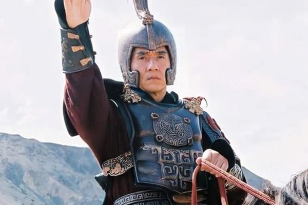 Thành Long dùng AI để lấy lại visual năm 27 tuổi trong phim mới-4