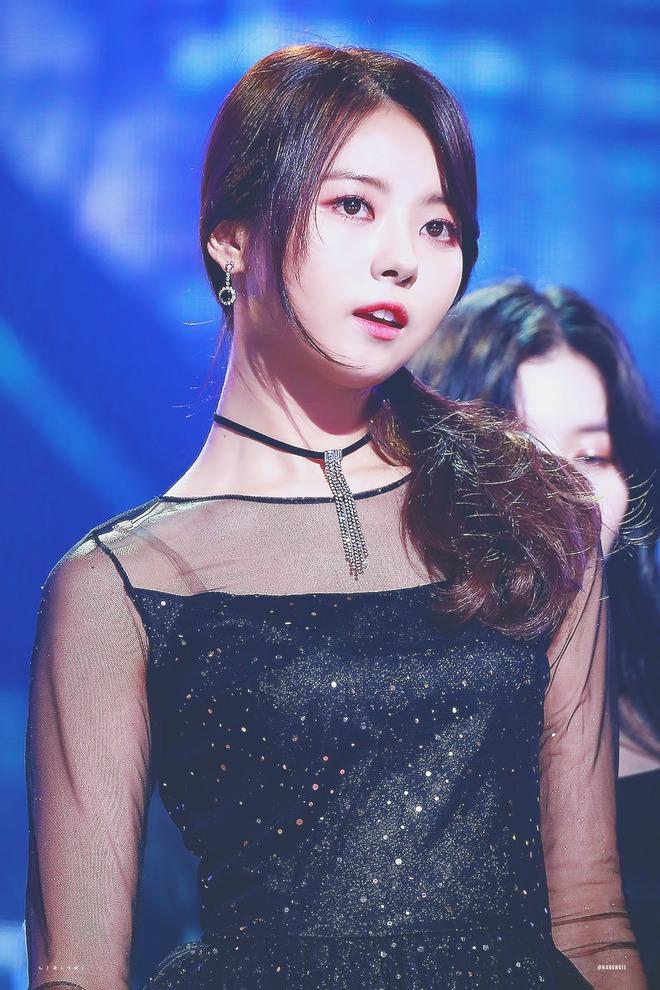 Tóm dính Kim Soo Hyun tình tứ bên một cô gái giữa tin hẹn hò Kim Ji Won-10