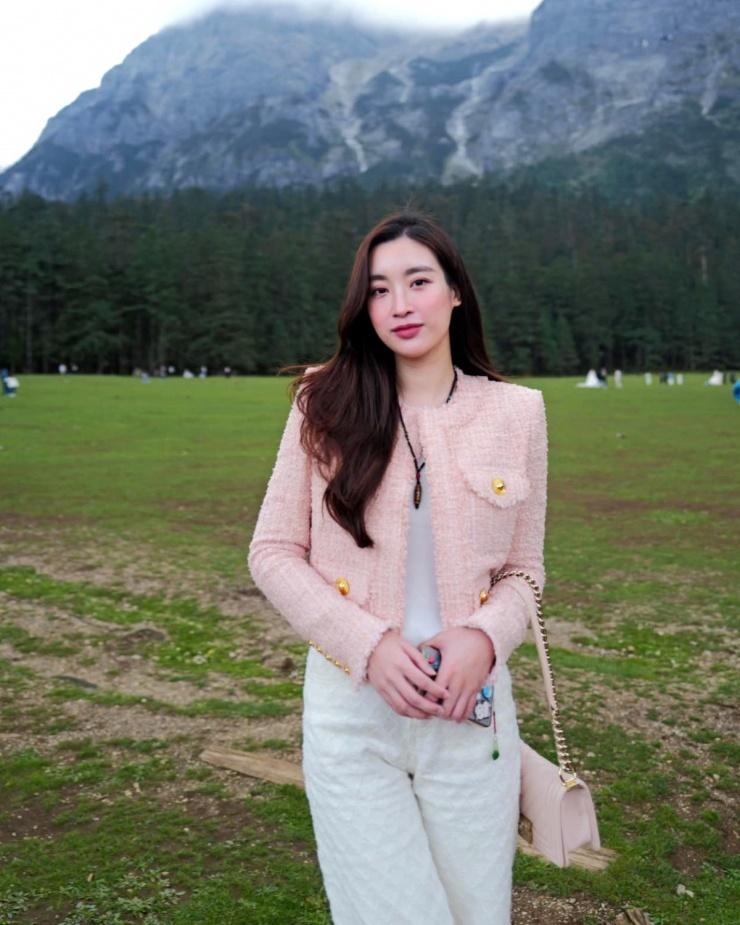 Đỗ Mỹ Linh sau sinh nở vẫn sở hữu mái tóc bồng bềnh, bao mẹ bỉm ước ao ùa vào xin vía-1