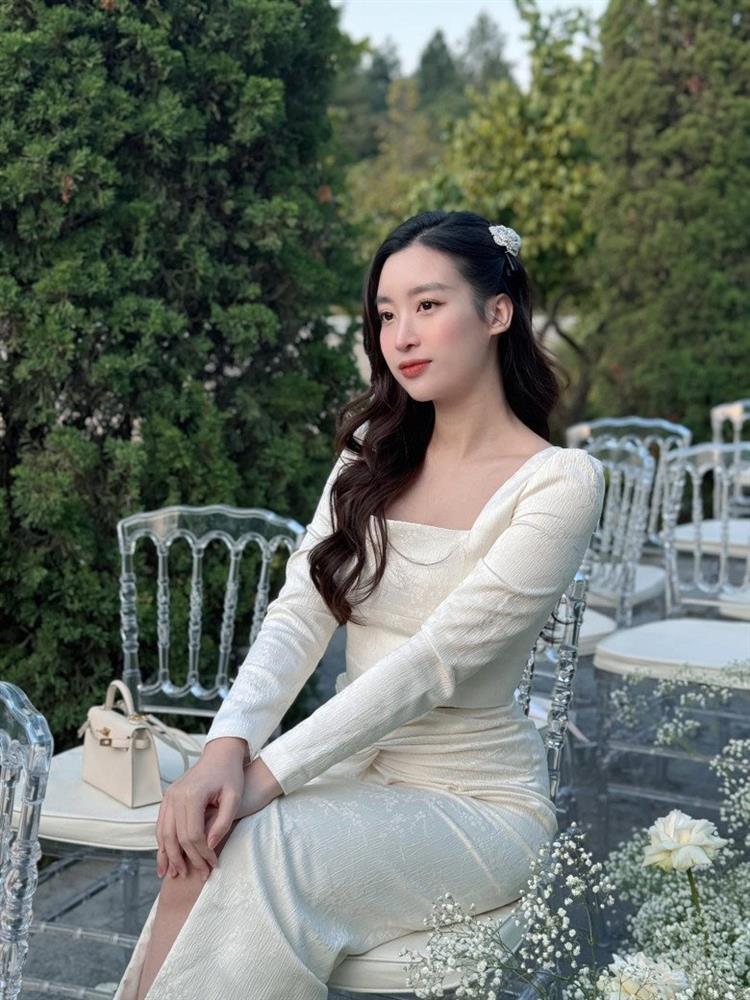 Đỗ Mỹ Linh sau sinh nở vẫn sở hữu mái tóc bồng bềnh, bao mẹ bỉm ước ao ùa vào xin vía-2