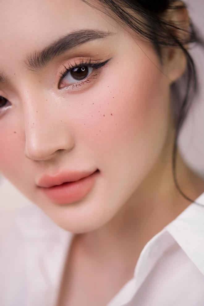 Bộ ảnh khiến em gái Angela Phương Trinh vướng tranh cãi-2