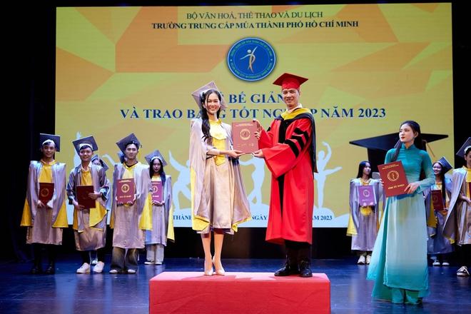 Yên Đan - Quán quân Ngôi Sao Chốt Đơn: 27 tuổi có 2 bằng cử nhân, netizen xuýt xoa livestream thôi có cần đẹp và sang vậy không?-4