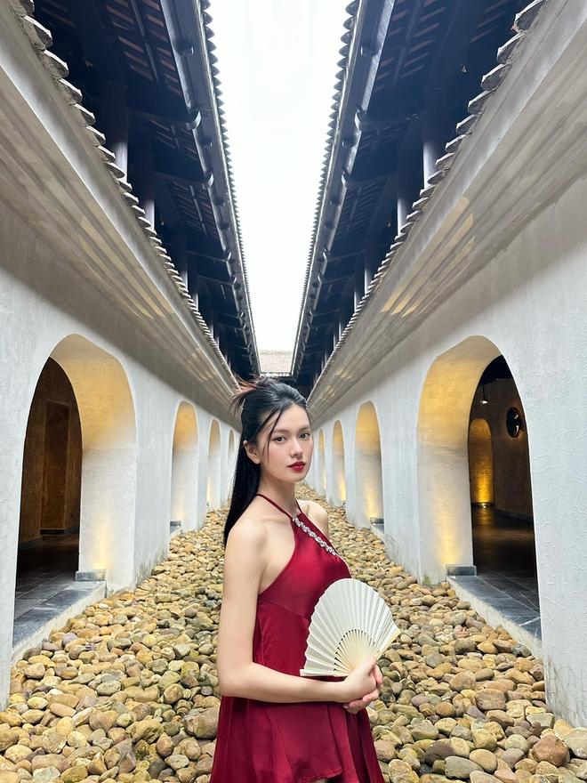 Yên Đan - Quán quân Ngôi Sao Chốt Đơn: 27 tuổi có 2 bằng cử nhân, netizen xuýt xoa livestream thôi có cần đẹp và sang vậy không?-5