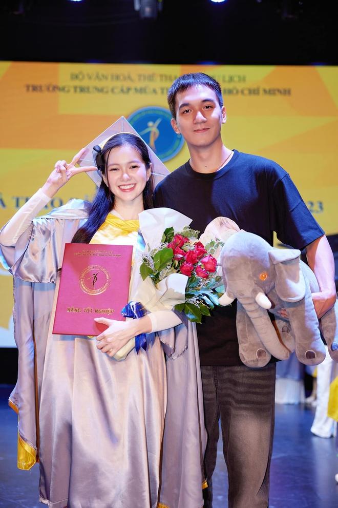 Yên Đan - Quán quân Ngôi Sao Chốt Đơn: 27 tuổi có 2 bằng cử nhân, netizen xuýt xoa livestream thôi có cần đẹp và sang vậy không?-8