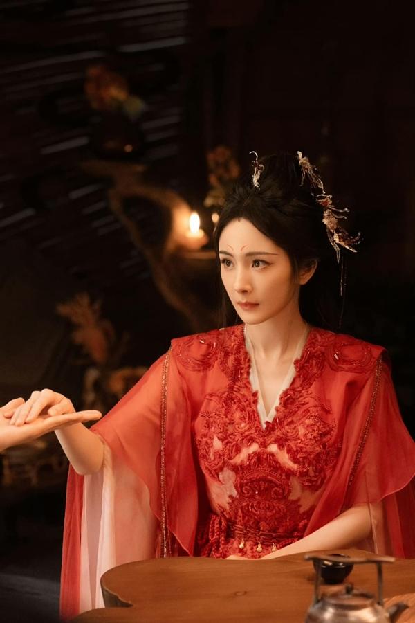 Dương Mịch vẫn đón tin vui dù thành tích bết bát sau 3 bộ phim phát sóng trong năm 2024-4