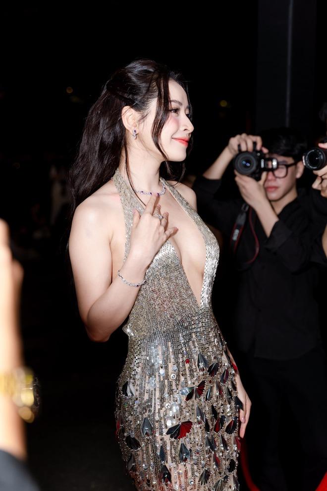 Dàn sao hạng A đổ bộ sự kiện: Chi Pu gợi cảm bên hội mỹ nhân, vợ chồng Anh Tú - Diệu Nhi tình tứ-2