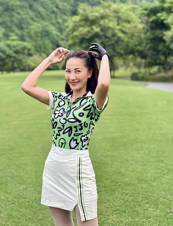 Sắc vóc đời thực xinh đẹp ở tuổi 32 của BTV Quỳnh Hoa-8