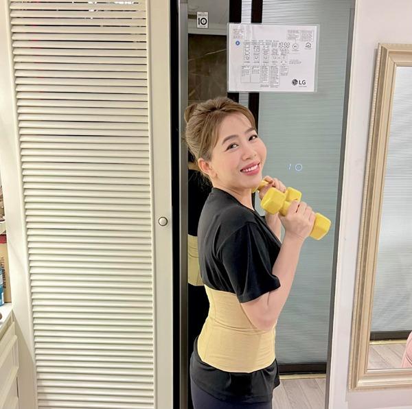 Sắc vóc đời thực của MC Diệp Chi-2