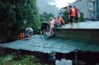 Mưa ngập chưa từng có ở Hà Giang, cảnh sát phá nóc nhà cứu 4 người mắc kẹt
