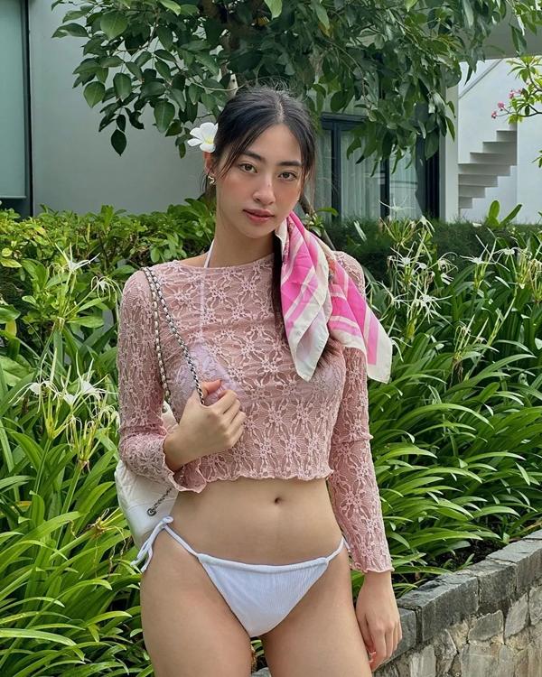 Lương Thùy Linh sáng tạo với bikini