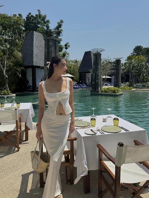 Lương Thùy Linh sáng tạo với bikini-9