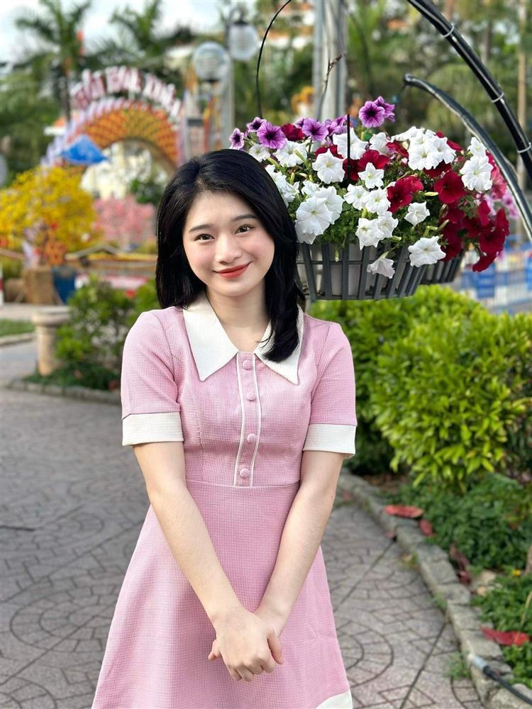 Cô giáo gen Z triệu view từng xin học trò cho vào nhóm chat lớp, giờ ra sao?-7