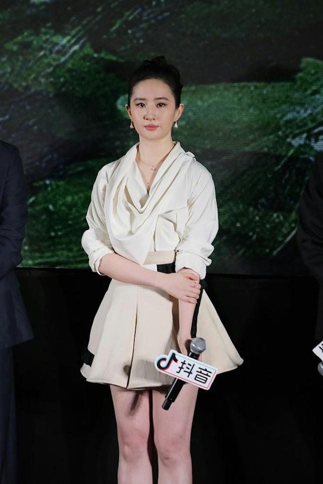 Lưu Diệc Phi phát tướng-3