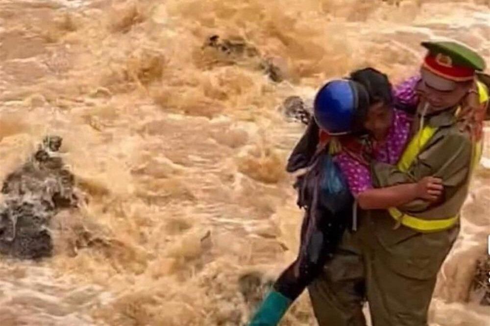 Bộ trưởng Lương Tam Quang biểu dương thượng úy công an lao vào lũ dữ cứu dân-1