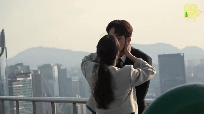 Hot: Tóm dính Nam Joo Hyuk dùng kỳ nghỉ quân đội để hẹn hò với Suzy?-4