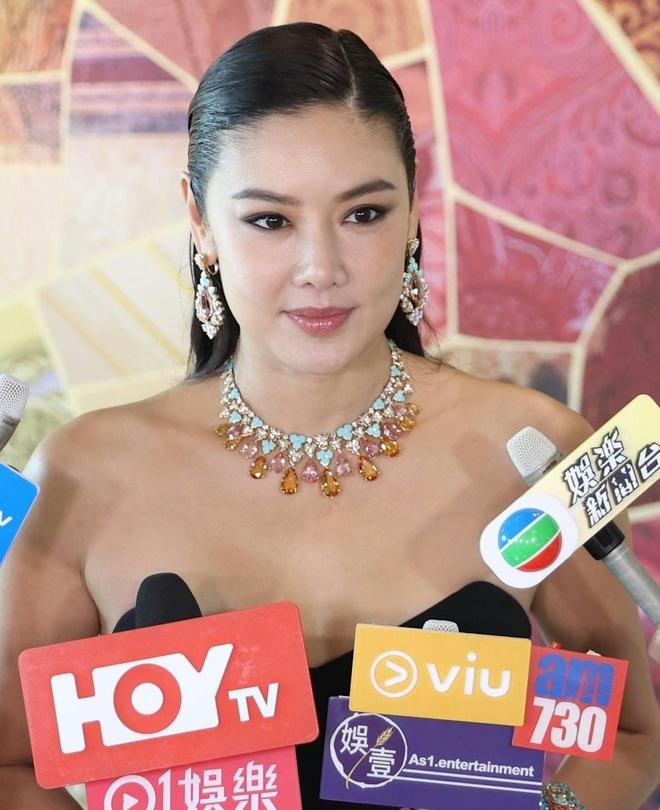 Siêu mẫu gốc Việt bỏ chồng ca sĩ lấy 325 tỷ, cuối cùng cưới nhầm đại gia rởm và nhận cái kết ê chề-9