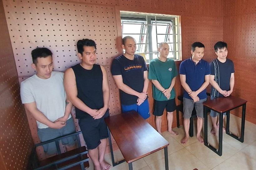 Bắt 6 đối tượng ép con nợ lên ô tô để đánh đập, cưỡng đoạt tài sản-1