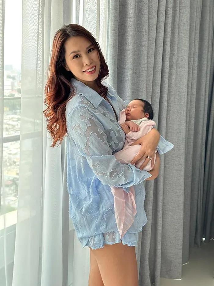 2 con lai Tây nhà siêu mẫu Hà Anh có vẻ ngoài đáng yêu-8