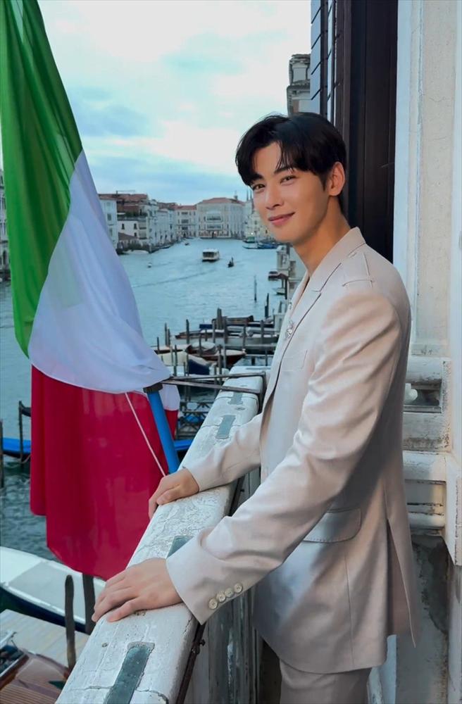 Song Hye Kyo tái ngộ Cha Eun Woo tại Ý, tiếp tục tạo nên khung hình trâm anh thế phiệt-6