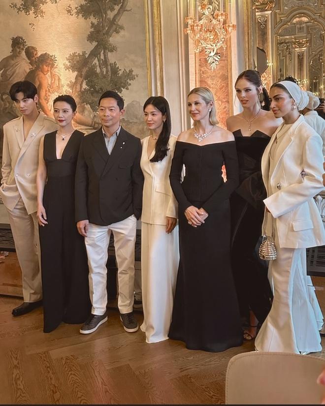 Song Hye Kyo tái ngộ Cha Eun Woo tại Ý, tiếp tục tạo nên khung hình trâm anh thế phiệt-7