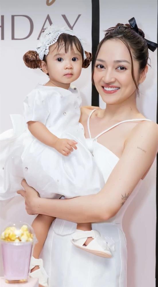 Bảo Anh lần đầu hé lộ tên đầy đủ của con gái có 4 chữ vừa sang vừa ý nghĩa, đặc biệt nhóc tì còn mang họ của mẹ-1