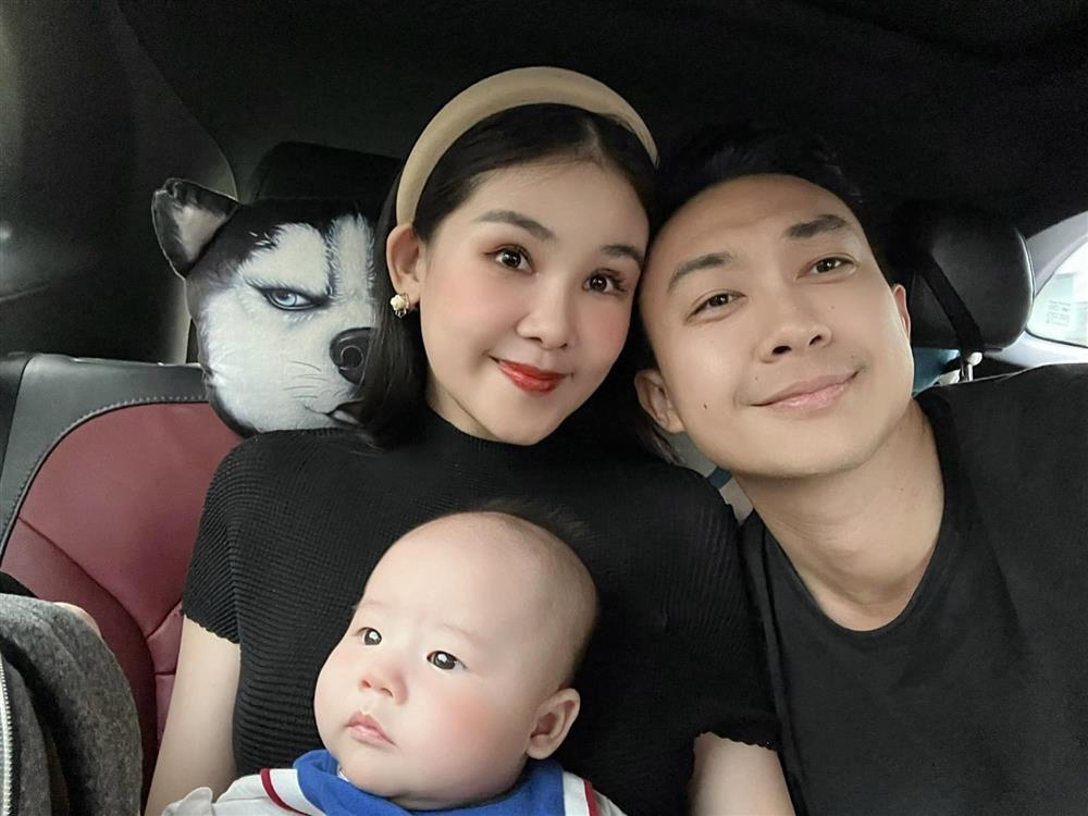 Con trai Lê Âu Ngân Anh ngày càng bụ bẫm, gương mặt bản sao của ba-6