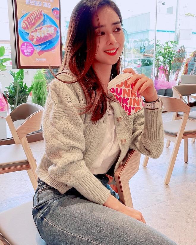 Mỹ nhân bí ẩn nhất showbiz 40 tuổi vẫn xinh như búp bê, đóng một quảng cáo đủ sống sung sướng cả đời-8