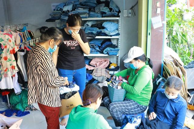 Chuyện lạ: Lấy lại mặt bằng cho thuê 10 triệu đồng/tháng để mở gian hàng 0 đồng phục vụ người nghèo-2