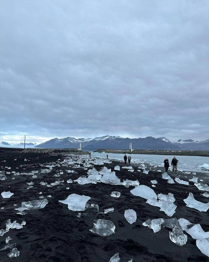 Chiêm ngưỡng vẻ đẹp của bãi biển kim cương, tuyệt tác lấp lánh tại Iceland-1