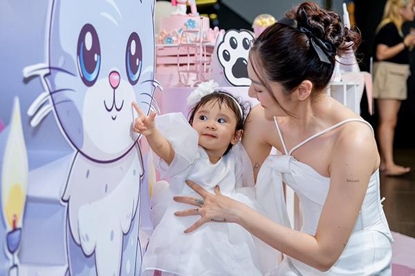 Cuộc sống của Bảo Anh thay đổi ra sao khi làm mẹ?-3