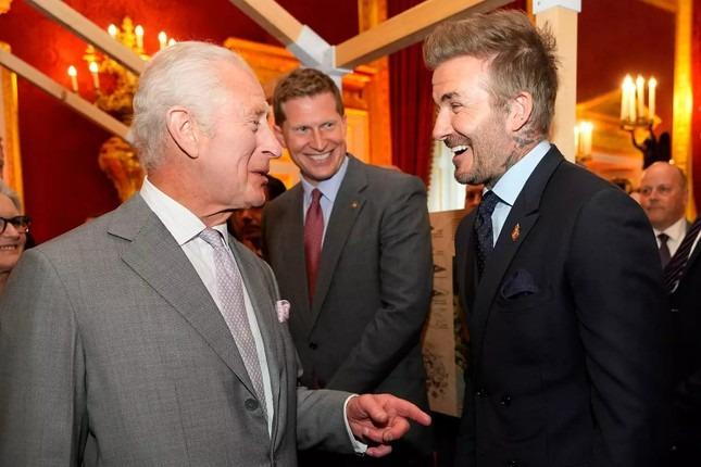 Khoảnh khắc Vua Charles gặp Beckham-1