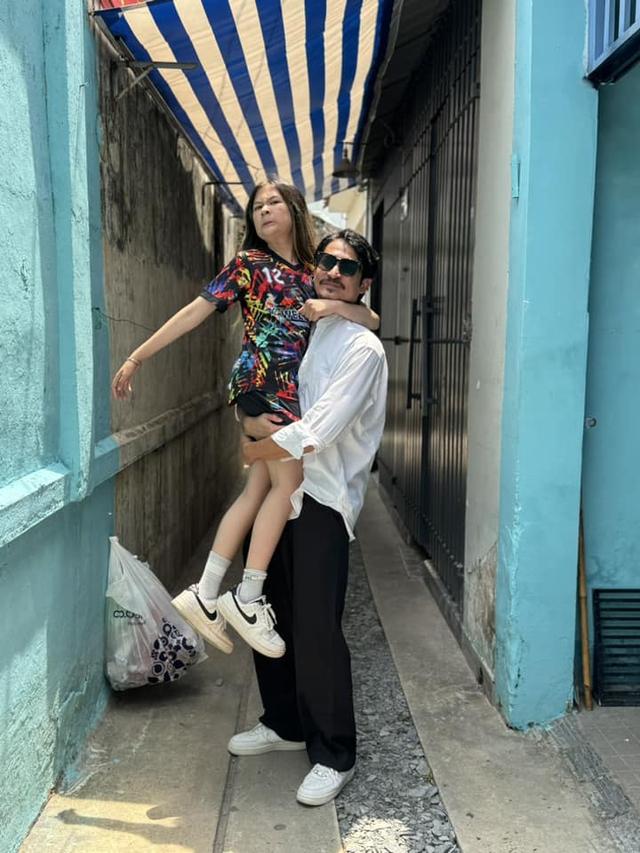 Huy Khánh bị soi dấu hiệu rạn nứt hôn nhân lần 2, vợ về Việt Nam nhưng né chạm mặt-1