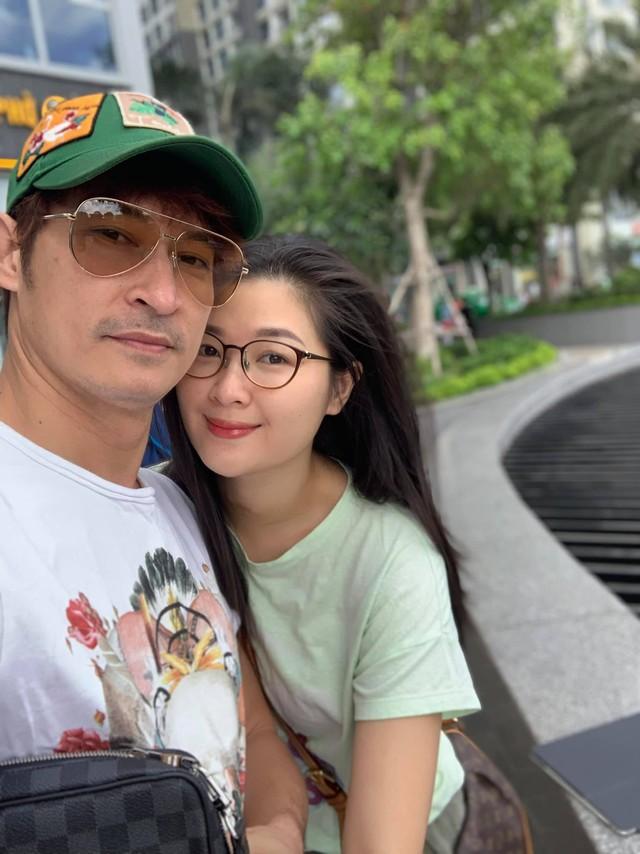 Huy Khánh bị soi dấu hiệu rạn nứt hôn nhân lần 2, vợ về Việt Nam nhưng né chạm mặt-4