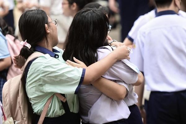 Thi lớp 10 TPHCM: Đề thi Toán có nội dung Vật lý lớp 10, thí sinh khóc là đúng-2