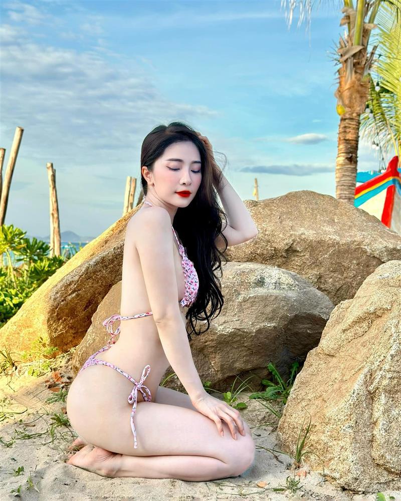 Tình tin đồn của Việt Anh khoe loạt bikini họa tiết độc lạ-8