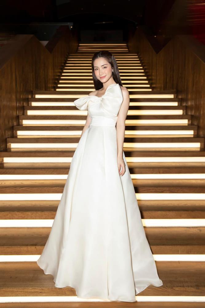 Trầm trồ gu thời trang của những mỹ nhân nấm lùn của Vbiz: Hòa Minzy trẻ trung, Sĩ Thanh siêng khoe đôi chân nuột nà-2