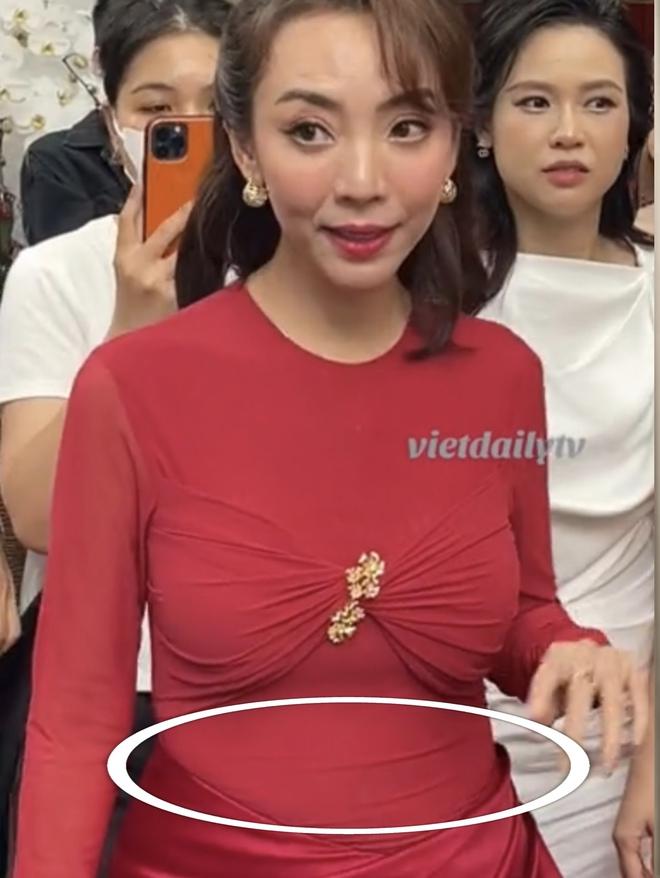 Diễn viên Thu Trang để lộ nhiều hành động đáng ngờ, vướng nghi vấn đang có tin vui-1