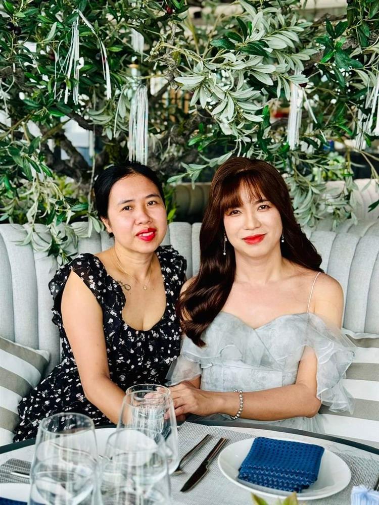 Chồng hóa thành phụ nữ xinh đẹp trong 6 tháng: Trở thành chị em thân thiết với vợ sau 8 năm kết hôn, có chung 2 cô con gái-1