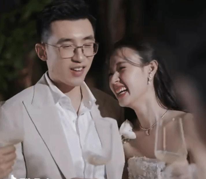 Tiệc độc thân trước thềm lễ cưới Midu: Cô dâu chú rể sơ hở là hôn, Quốc Trường và dàn sao góp mặt!-1