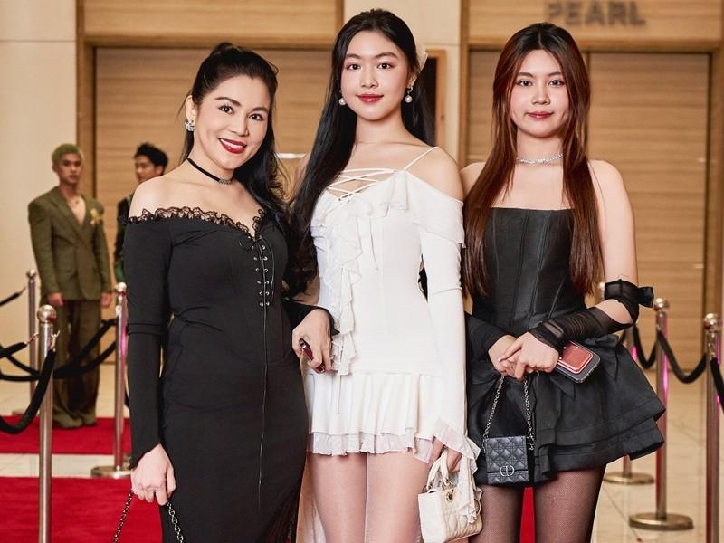 Hạt Dẻ nhà Quyền Linh lại bị so sánh kém sắc khi đứng cạnh chị gái Lọ Lem chỉ vì một điểm?-3