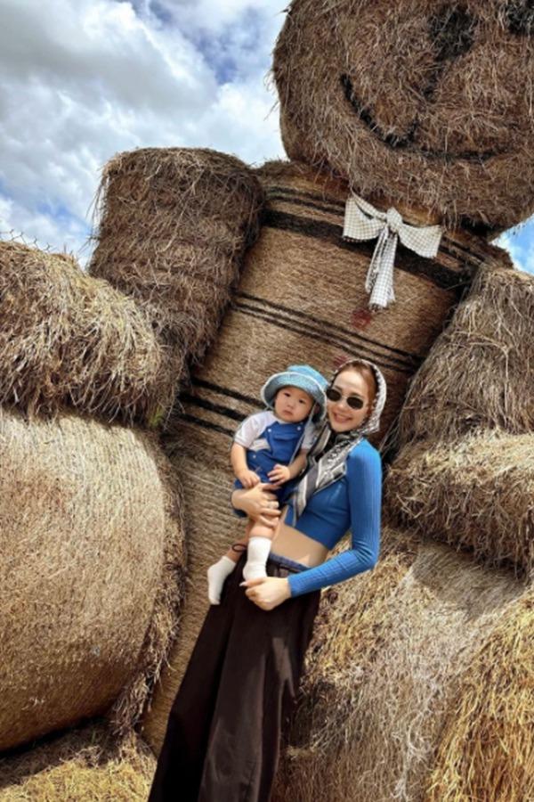 Vẻ ngoài đáng yêu của con trai Minh Hằng-4