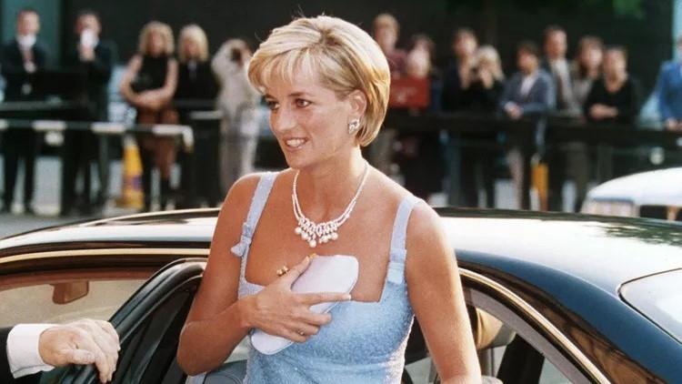 Bí mật đằng sau 8 chiếc túi xách yêu thích của Công nương Diana-1