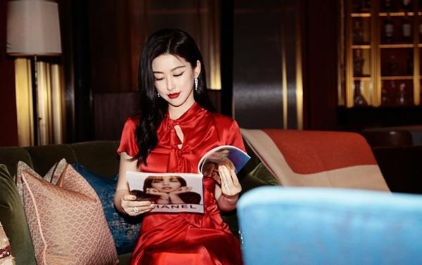 Mỹ nhân 8 lần lọt top đẹp nhất thế giới: Siêu giàu từ phim tới đời, Lưu Diệc Phi cũng phải kém cạnh-10