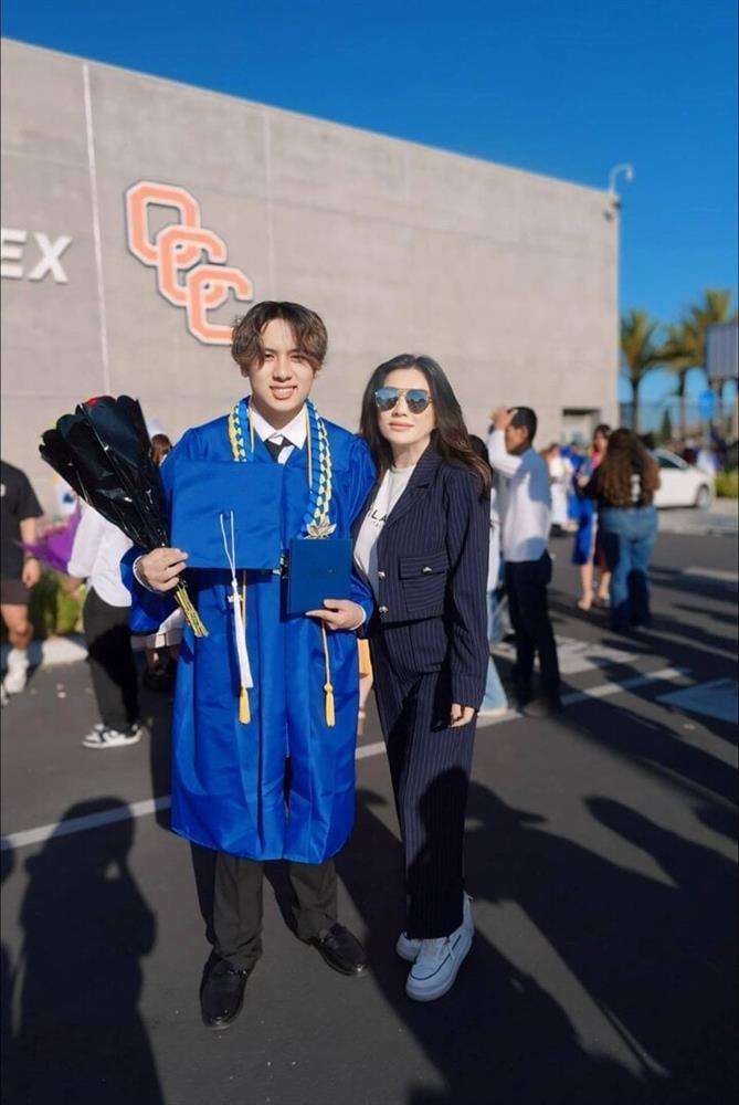 Bằng Kiều vắng mặt trong lễ tốt nghiệp của con trai, vợ cũ đầy tâm trạng-2