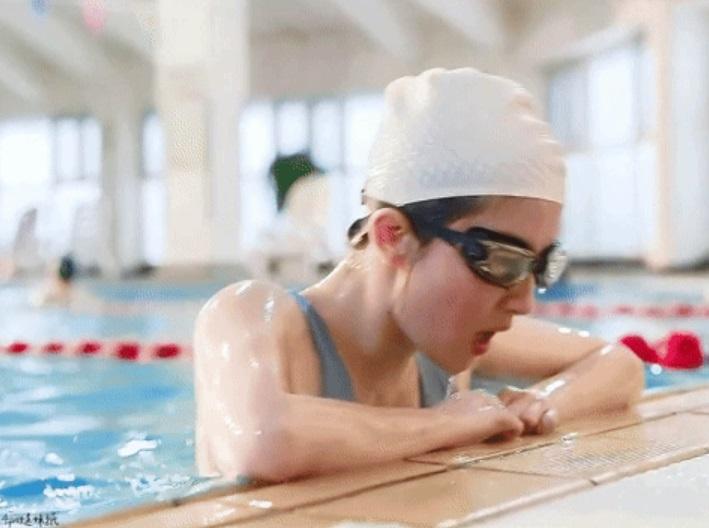 Cảnh Lưu Diệc Phi ở hồ bơi hút 120 triệu lượt xem-1