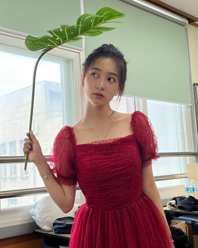 Visual lột xác ở tuổi 18 của sao nhí hot nhất Hàn Quốc-3