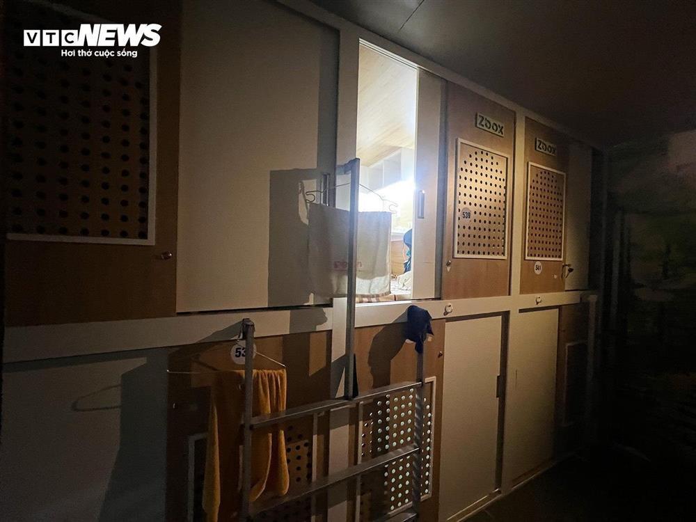 Nghẹt thở sống trong hộp ngủ 2 mét vuông ở TP.HCM-4