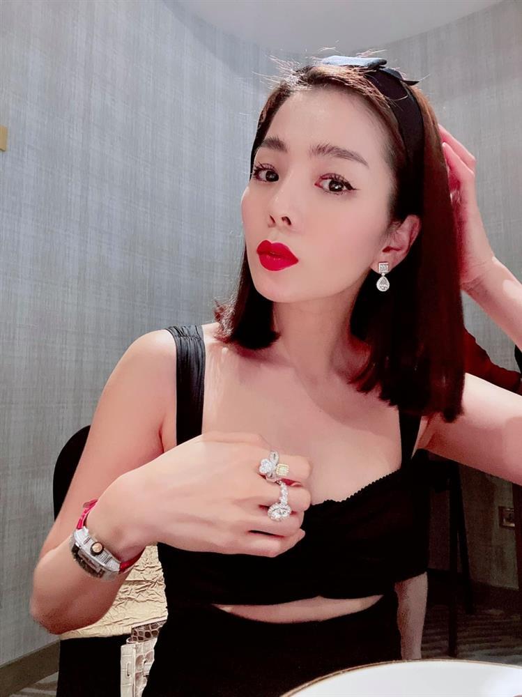 Những nữ hoàng kim cương Vbiz: Lệ Quyên đeo kín tay, Lý Nhã Kỳ lôi kim cương nghiên cứu, Thu Minh được fan xin nhẫn kim cương-2