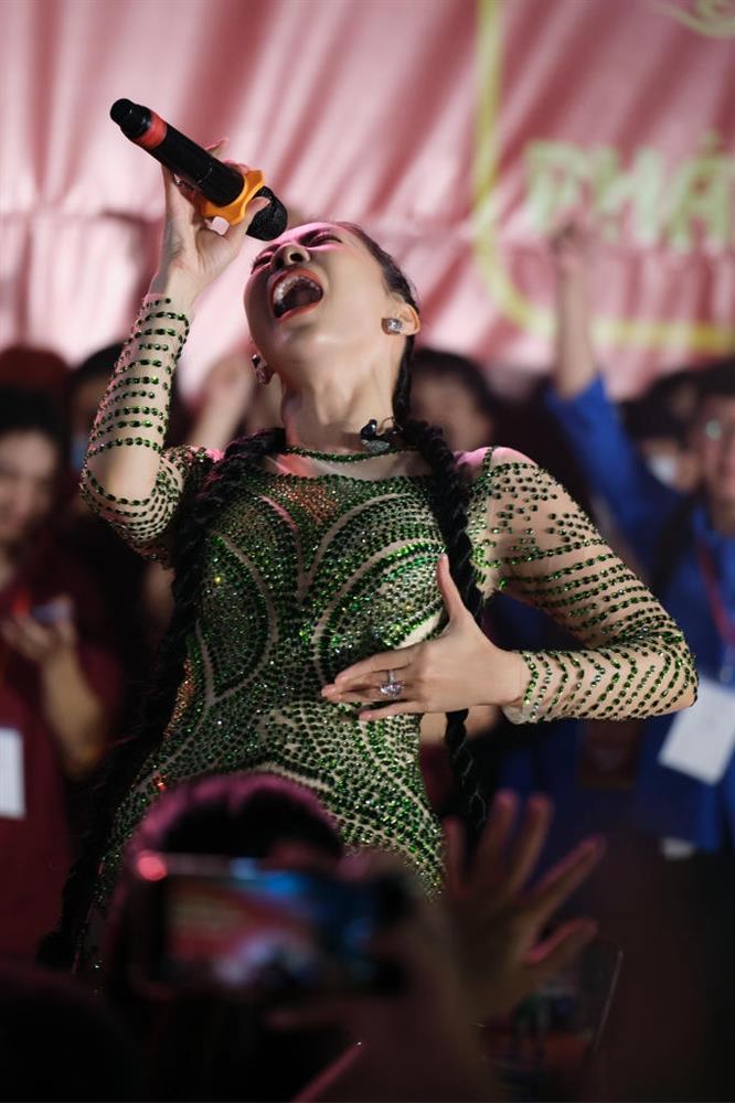 Những nữ hoàng kim cương Vbiz: Lệ Quyên đeo kín tay, Lý Nhã Kỳ lôi kim cương nghiên cứu, Thu Minh được fan xin nhẫn kim cương-5